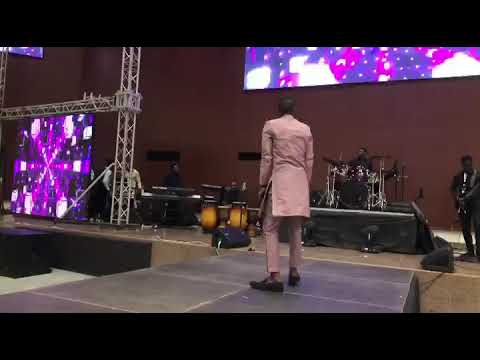 Jamming "OSHEEY" with Reynolds The Gentleman @ J.A Kuffours #GIANTSUNPLUGGED