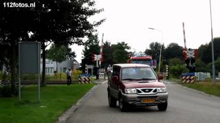 preview picture of video 'Aankomst brandweer (en politieagent per fiets) bij bedrijfsongeval Veendam'