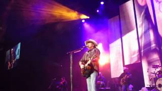 preview picture of video 'Alan Jackson Livin' On Love  Uncasville, CT 8-9-14'