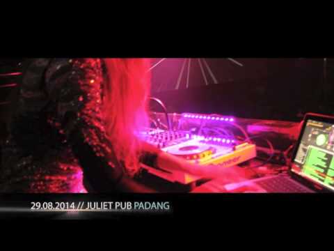 download lagu mp3 mp4 Juliet Padang, download lagu Juliet Padang gratis, unduh video klip Juliet Padang