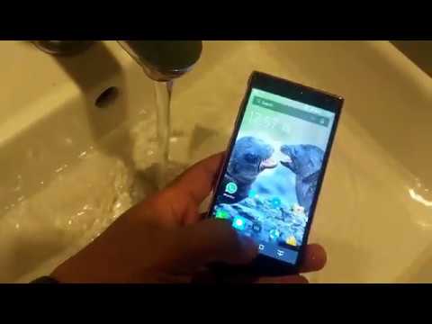 Fujitsu Arrows NX F05F Water test