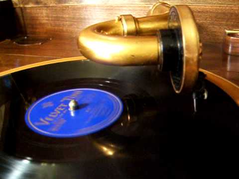 Me! - Ben Selvin & his Orchestra - Velvet Tone Record 1931 - Played on a 1925 Victor Credenza