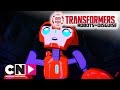 Transformers: Robots in Disguise | Hoe komen we hieruit? | Cartoon Network