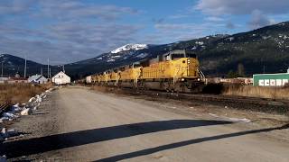 preview picture of video 'Six Union Pacific SD9043MACs northbound in Sandpoint, ID.'