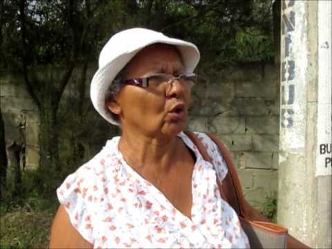 Moradores protestam e fecham principal entrada de Armação dos Búzios