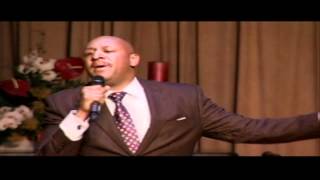 Brian Courtney Wilson performs &quot;All I Need&quot; at Walt Baby Love concert - Music World Gospel