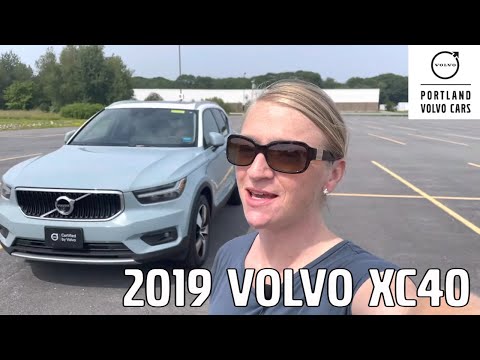 Amazon Blue 2019 Volvo XC40 Momentum / Walkaround with Heather