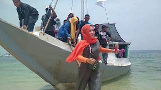 preview picture of video 'Menikmati Keindahan Pulang Gili Genting Sumenep Madura'