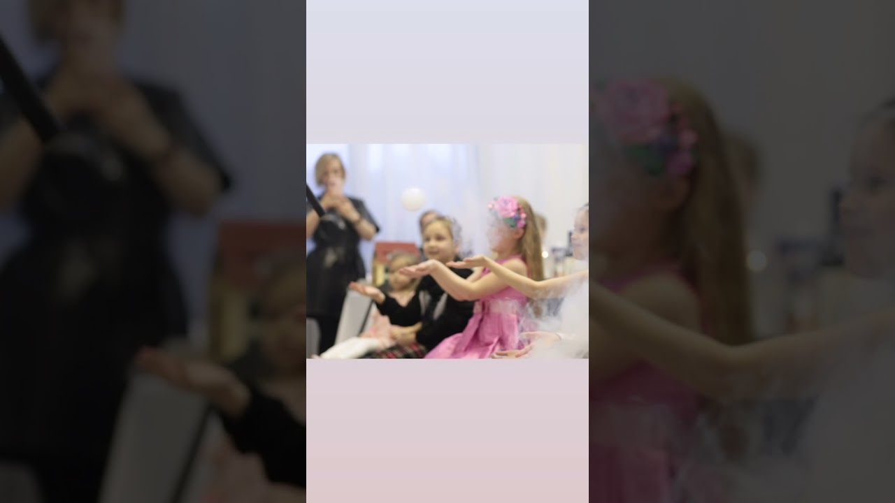 Kids catching foggy bubbles 🎪 Vienna Circus Show