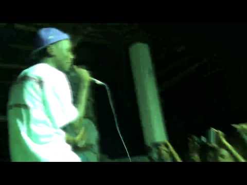 Trouble Boy - Crank That Moto (live Leaogan - Haiti 2011)