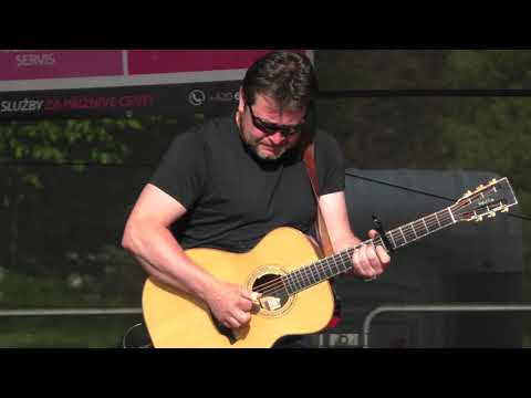 Pavel Dobeš & Tomáš Kotrba, Calvera, park před Společenským domem, Otrokovice, 1. 5. 2018