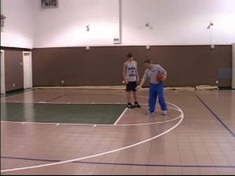 ユースバスケットボールにおけるフォワード : ユースバスケットボール フォワードのスキル。ハイポストへのフラッシング (Forward in Youth Basketball : Youth Basketball Forward Skills: Flashing to High Post)