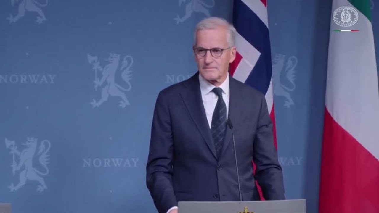 "Fate una domanda anche al Primo ministro Store", Meloni scherza con i cronisti a Oslo