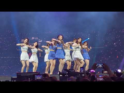 [KCON LA 2019] FROMIS_9 - Love Bomb - FanCam 2019.08.18
