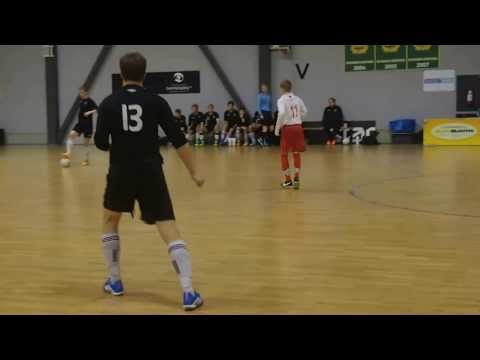 Ote B-poikien futsal-pelistä TaPa-FC Haka j. Musta