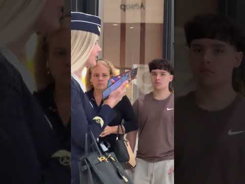 #blonde #cabincrewjobs #cabincrewjobs #stewardesslife #airportfashion