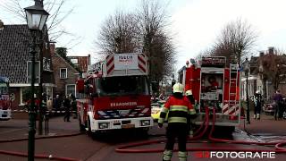 preview picture of video 'Grote brand bij garagebedrijf in Rottevalle'