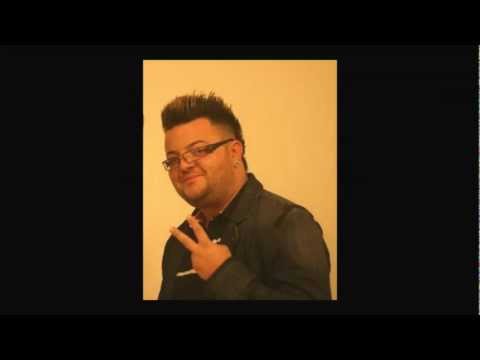 Danezu si Bobby -  stau singur in camera mea