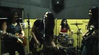 Charmed Life (Vixen cover) - Ensaio