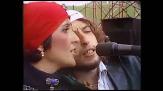 Blowin in the wind  - Bob Dylan and Joan Baez  Live 1976