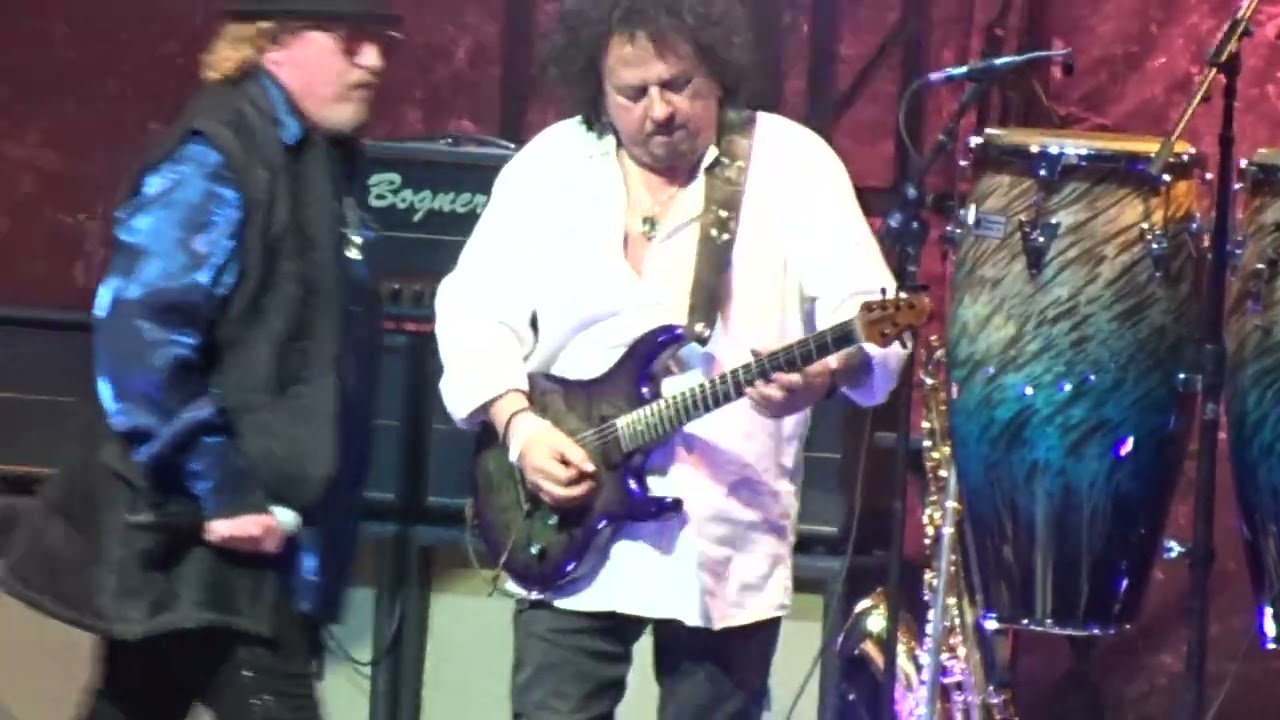 Toto - live - Crypto.com Arena - Los Angeles CA - April 5, 2022