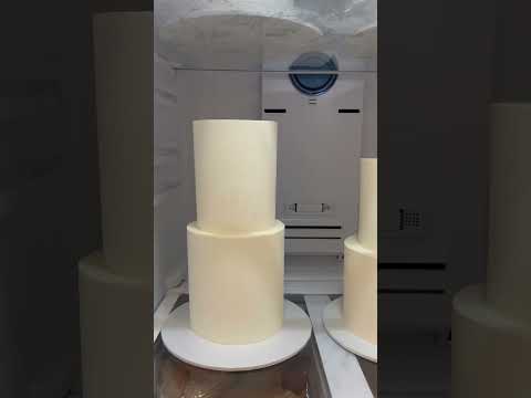 Do you freeze cake after icing?