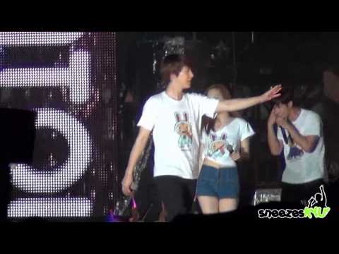 [Sneezes' Cam] 121125 Kyuhyun at SM Town Bangkok