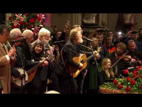 Glen Hansard and Lisa O'Neill Perform "Fairytale of New York" at Shane MacGowan's Funeral
