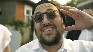 אומן ראש השנה – האחדות - התמונה מוצגת ישירות מתוך אתר האינטרנט יוטיוב. זכויות היוצרים בתמונה שייכות ליוצרה. קישור קרדיט למקור התוכן נמצא בתוך דף הסרטון