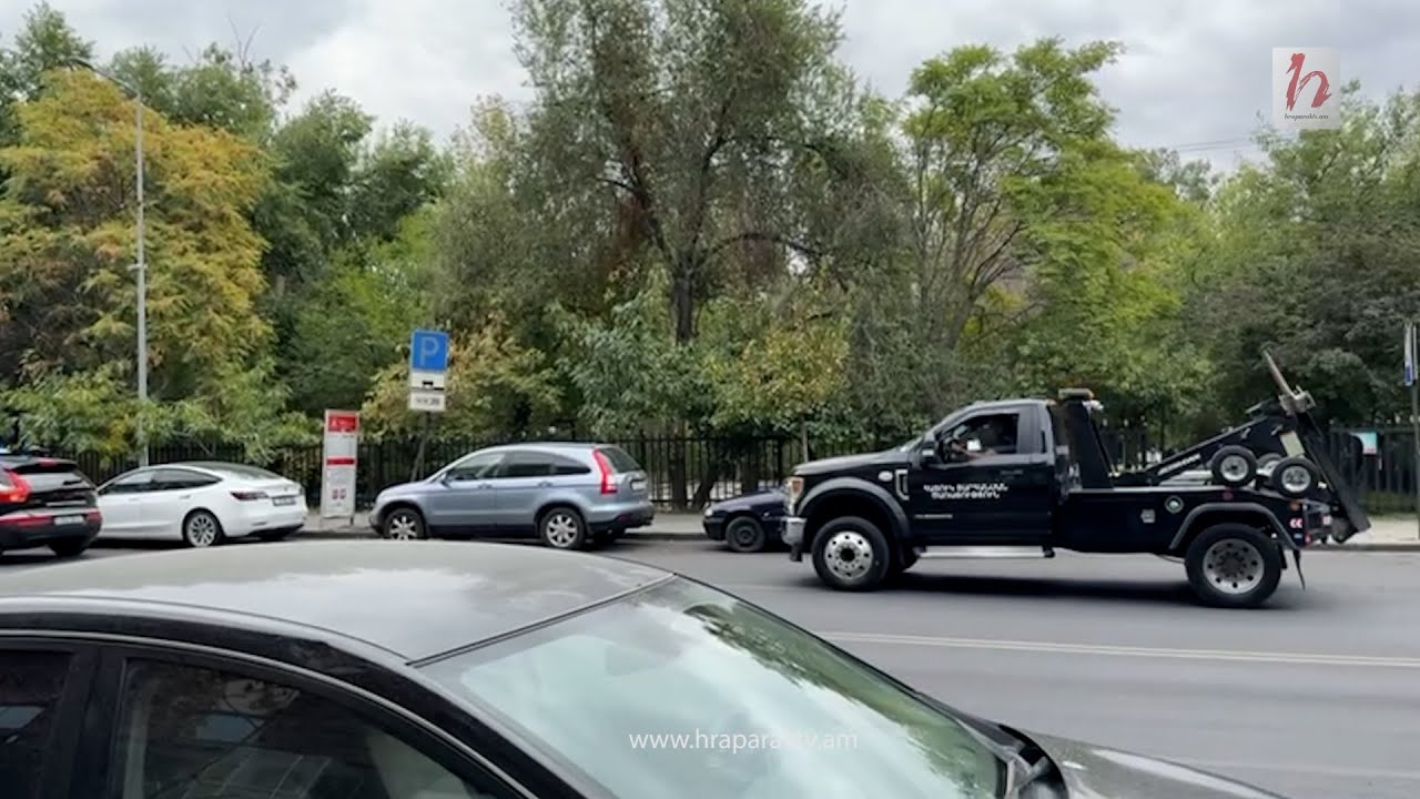 Գրիգոր Լուսավորիչ-Զաքյան փողոցի խաչմերուկում հավաքում են կայանված մեքենաները