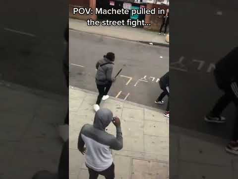 Yoooo, he just pulled out the Machete!!! #streetfighter #london #ukdrill #gang
