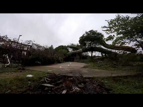 417DE Abandoned water park race