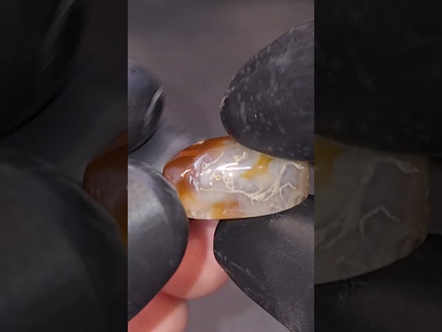 حجر طحلبي طبيعي بتشكيل رائع