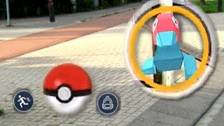 Catching A Pokemon In Pokemon GO!! *REAL FOOTAGE*