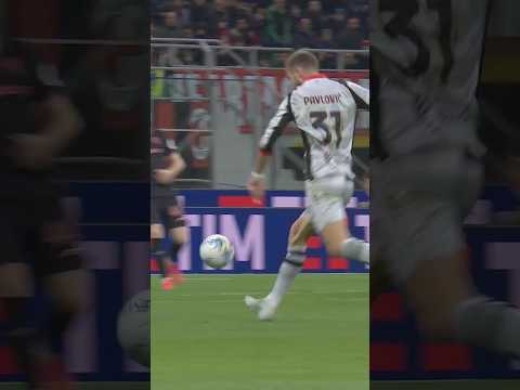 How did Pavlović score THAT?! 😳 #SerieA #Milan