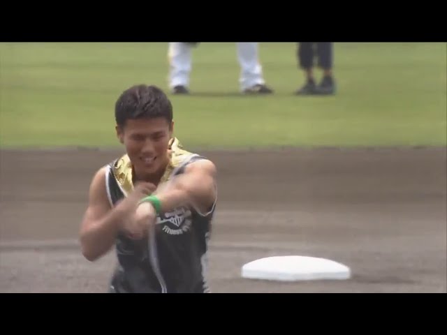 【始球式】WBO世界ミニマム級王者の福原辰弥選手が始球式に登場!! 2017/5/13 H-E
