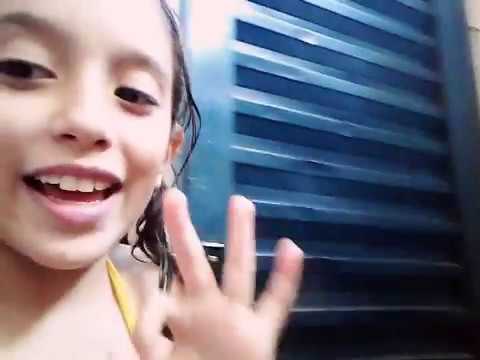 Joguei minha prima na piscina