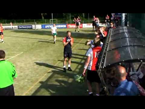 2-6-2011 Michael Star krijgt publiekswissel bij TOP/wereldtickets.nl