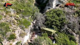 Ischia: resort di lusso abusivo tra scogli, era nascosto da una rete mimetica vegetata