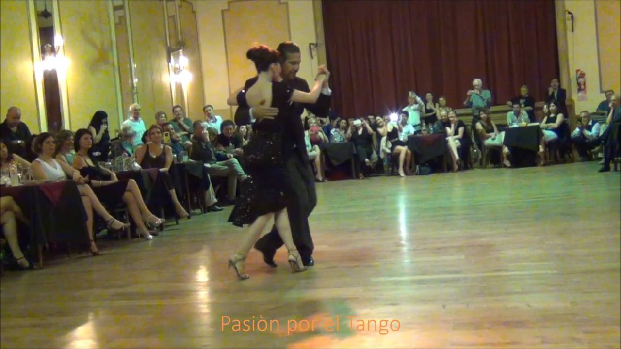 MAGDALENA VALDEZ y ROBERTO ZUCCARINO Bailando la Milonga LA CICATRIZ en YIRA YIRA MILONGA