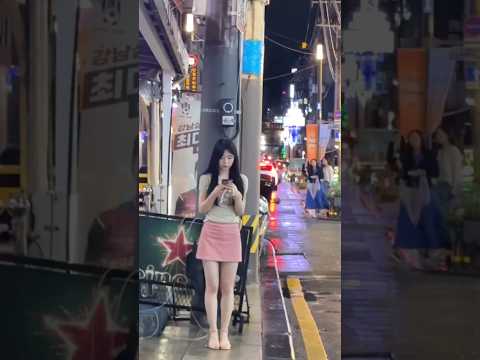 Boyfriend's Epic Solution to Guys Hitting on His Girlfriend