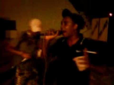 MC FAMA + MC DEZINHO - ESTILO NOVO ( AO VIVO EM BARRA DE GUABIRABA )