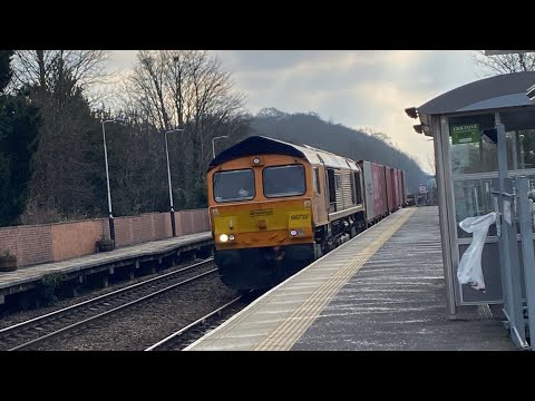 66732 again! 4E00 with 7 containers 10:17 2E Lea Road 17/2/2025