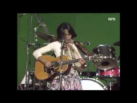 Joan Baez canta "Diamonds And Rust" ao vivo (1978)