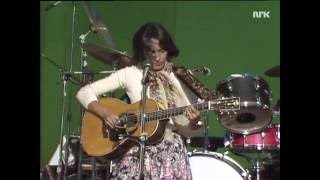 Joan Baez canta &quot;Diamonds And Rust&quot; ao vivo (1978)