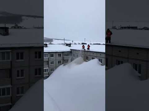 Камчатка борьба со снегом на уровне!) #viralvideo #юмор #прикол #смехпродлеваетжизнь