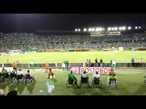 "Salida los del sur, Dia del hincha Verde!" Barra: Los del Sur • Club: Atlético Nacional