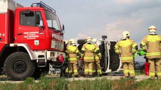 preview picture of video 'Unfall in Wals fordert sieben Verletzte'