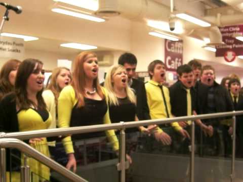 Ysgol Glanaethwy 'Circle of Life' (In-store performance 13/12/08)