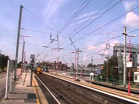 DRS 37667 thrashing south at Wigan with 66420 and 66417 dead in tow 3rd September 2010